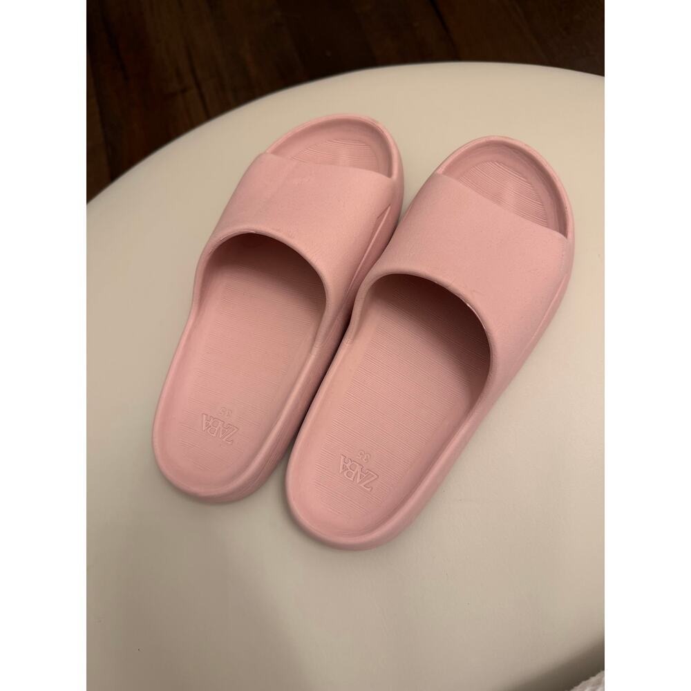 Zara Pool slides